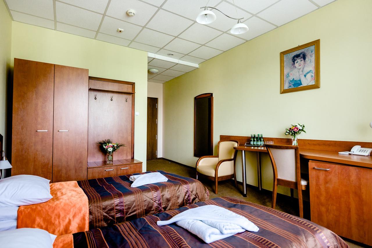 Hotel Stal Stalowa Wola Esterno foto